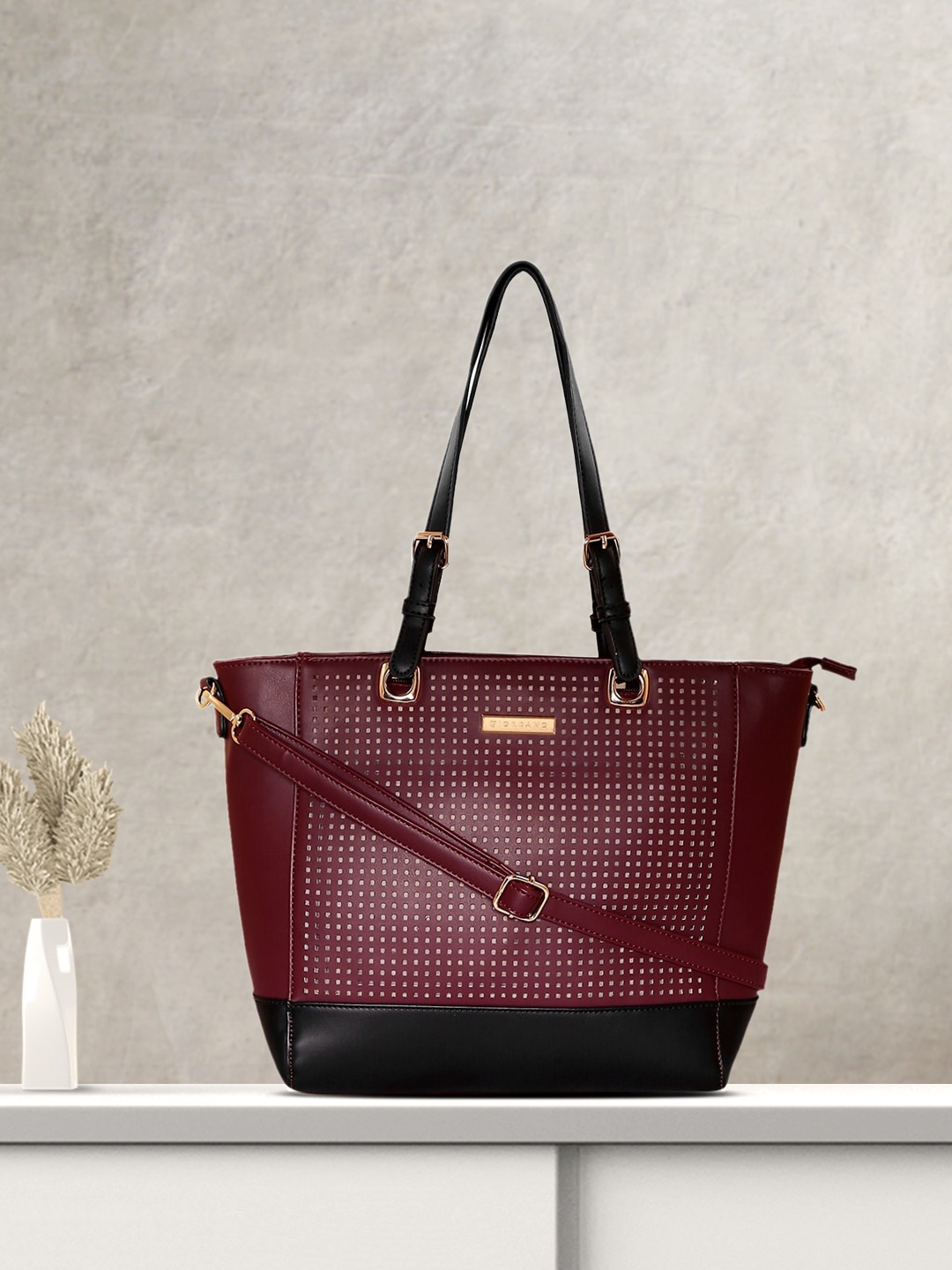 

GIORDANO Maroon & Black Colourblocked Shoulder Bag