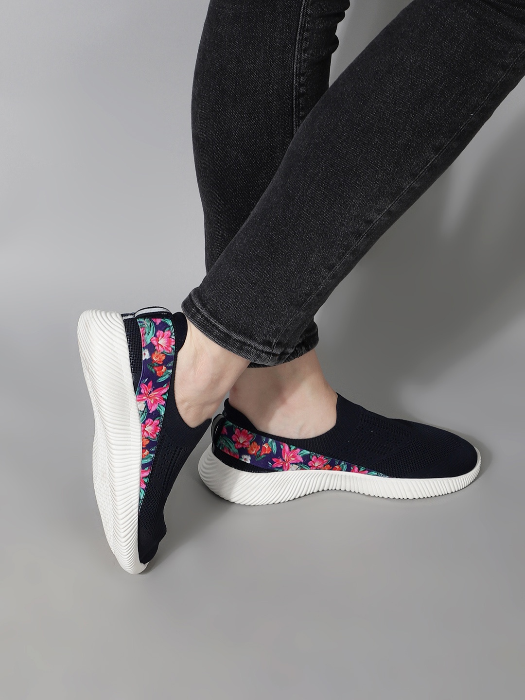 

KazarMax Women Navy Blue & Pink Floral Printed Mesh Training or Gym Shoes