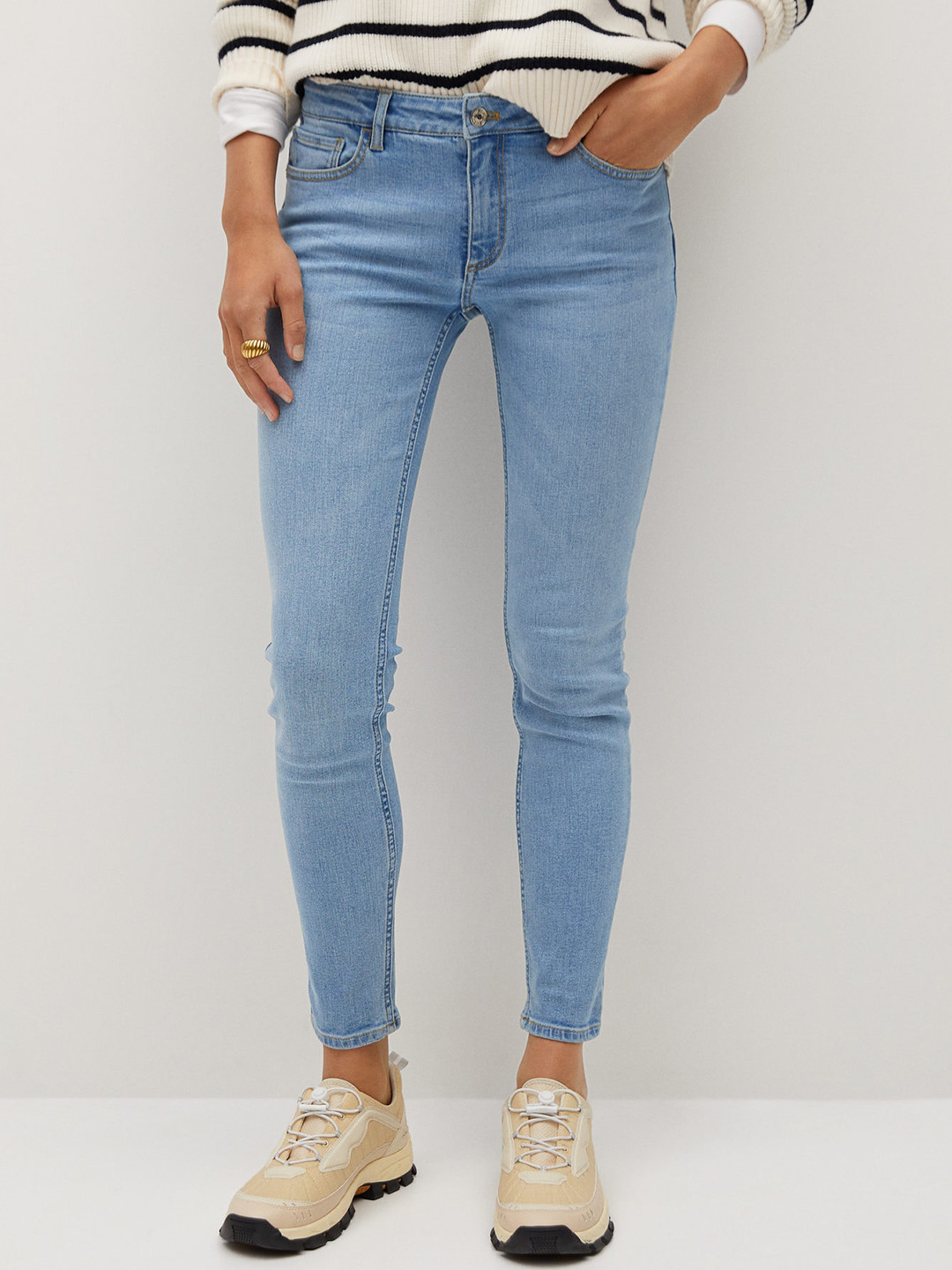 

MANGO Women Blue Kim Super Skinny Fit Sustainable Low-Rise Stretchable Cropped Jeans