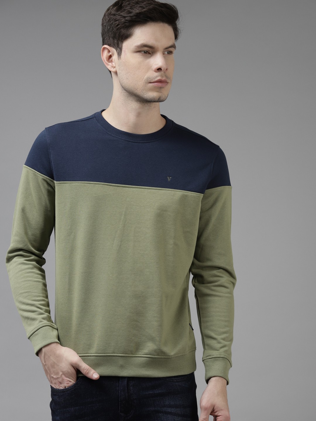 

Van Heusen Sport Men Olive Green & Navy Blue Colourblocked Sweatshirt