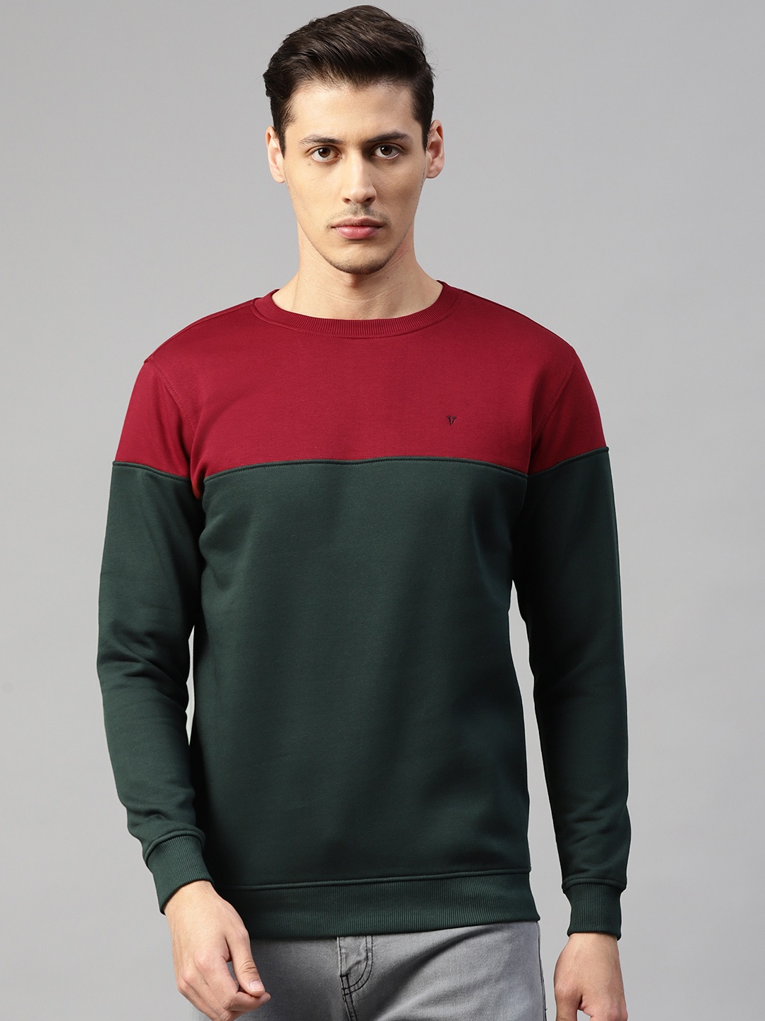 

Van Heusen Sport Men Green & Maroon Colourblocked Sweatshirt