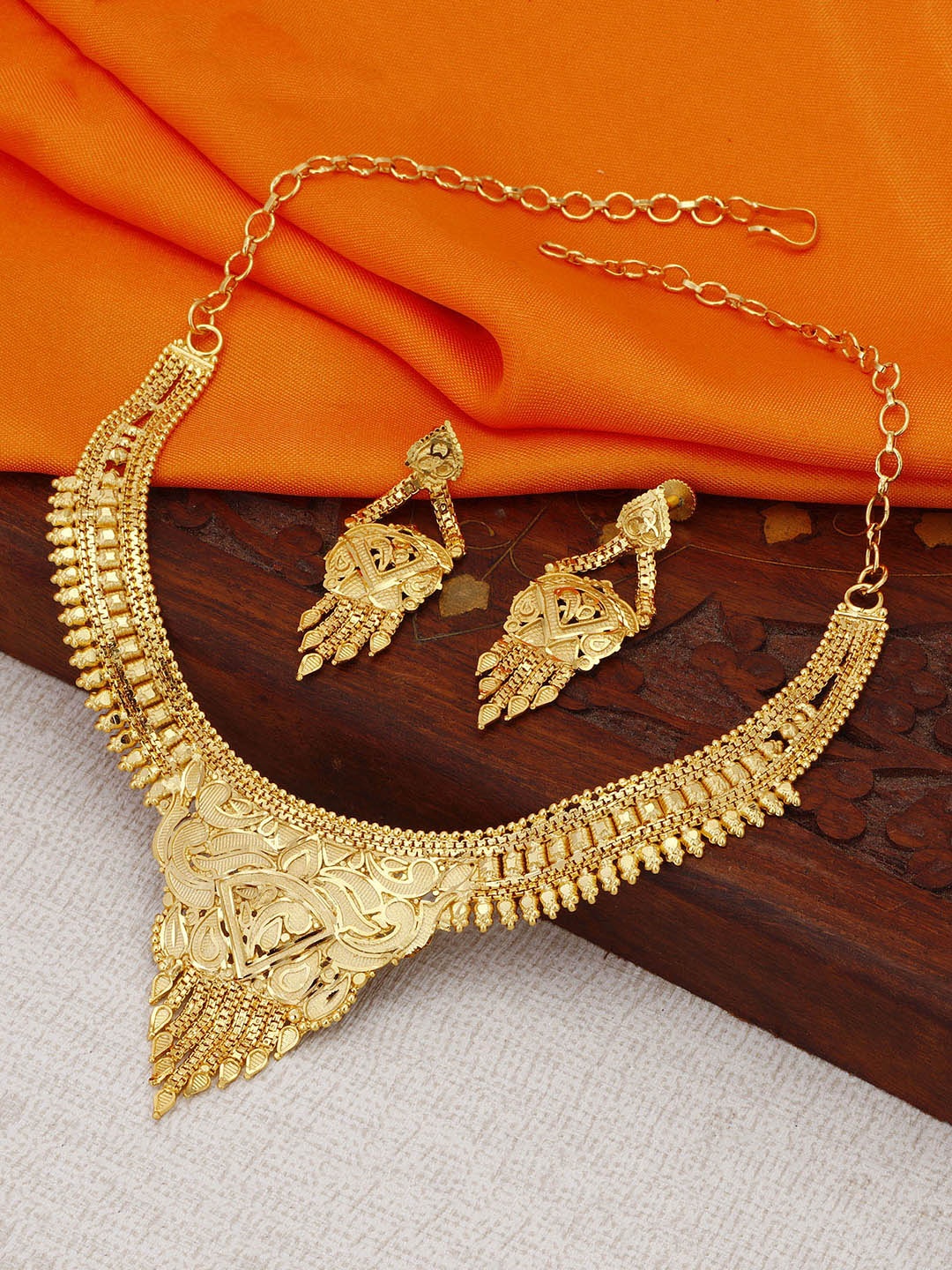 

Sukkhi 24 Carat Gold-Plated Jewellery Set