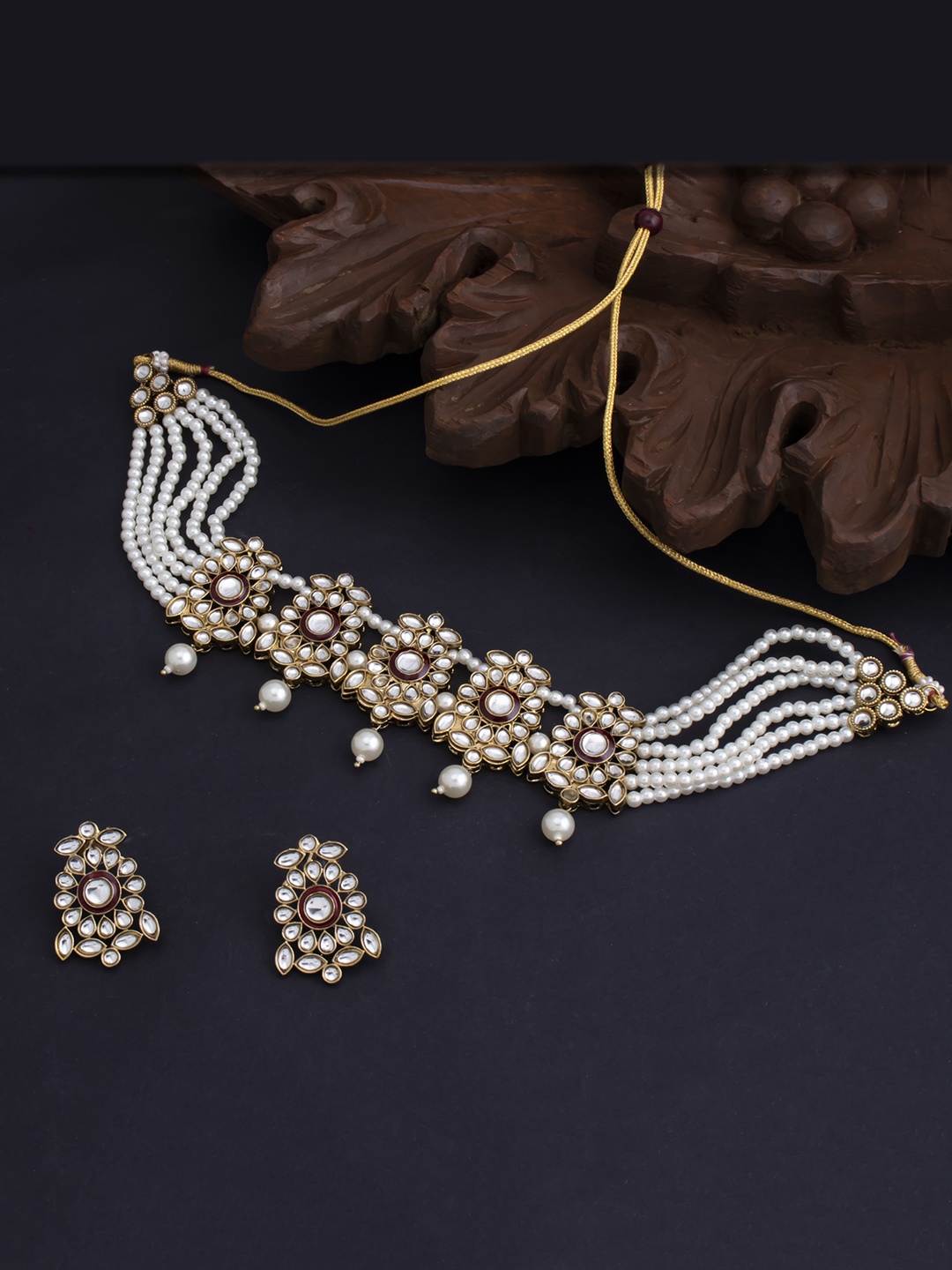 

Sukkhi Gold-Plated White & Red Kundan-Studded Pearl Enamelled Jewellery Set