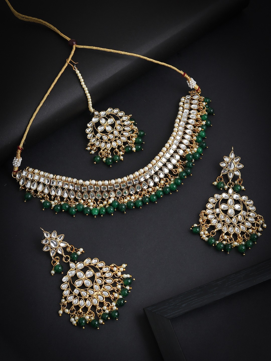 

Sukkhi Gold-Plated White & Green Kundan-Studded Beaded Jewellery Set