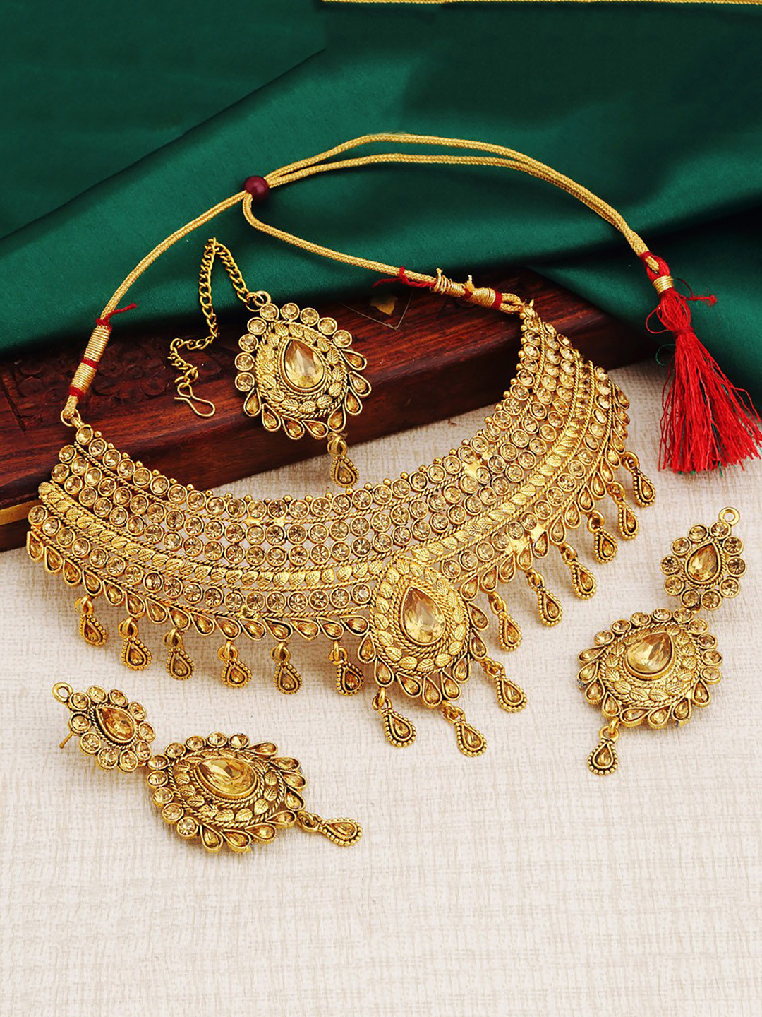 

Sukkhi LCT Gold-Plated Beige Stone-Studded Jewellery Set