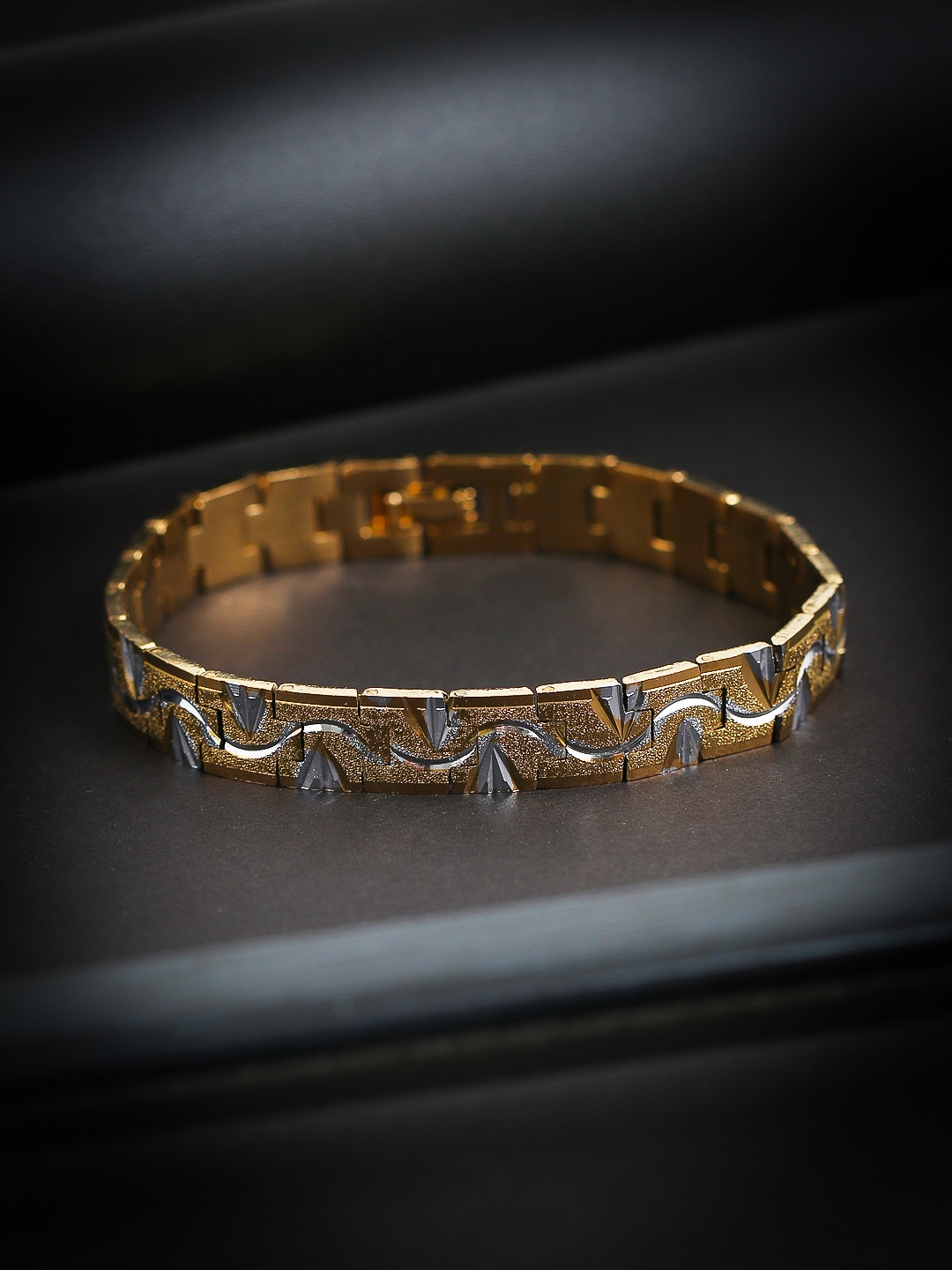 

Sukkhi Men Gold-Plated & Silver-Toned Equisite Alloy Antique Link Bracelet