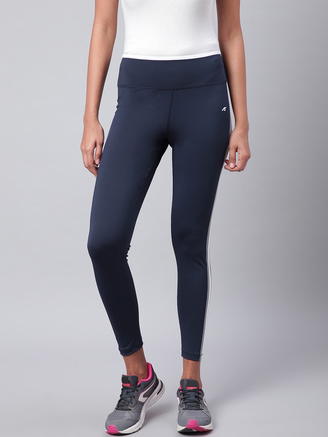 

Alcis Women Navy Blue Solid Secure Fit Cropped Training Tights