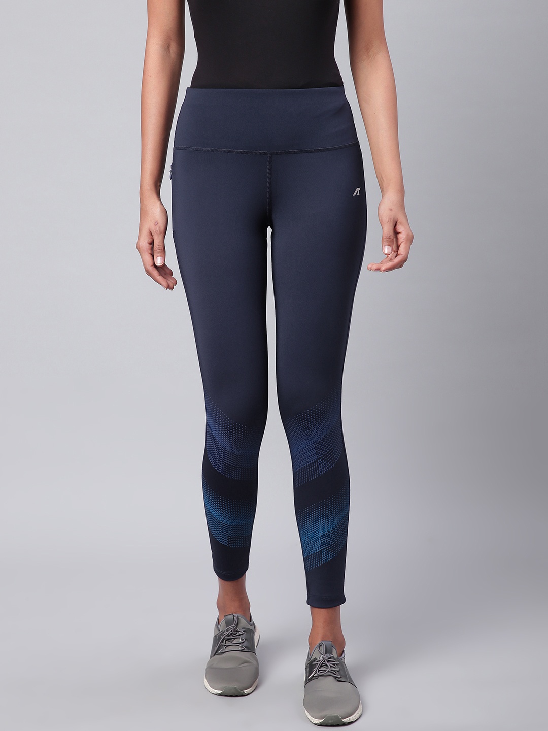 

Alcis Women Navy Blue Solid Secure Fit Cropped Training Tights