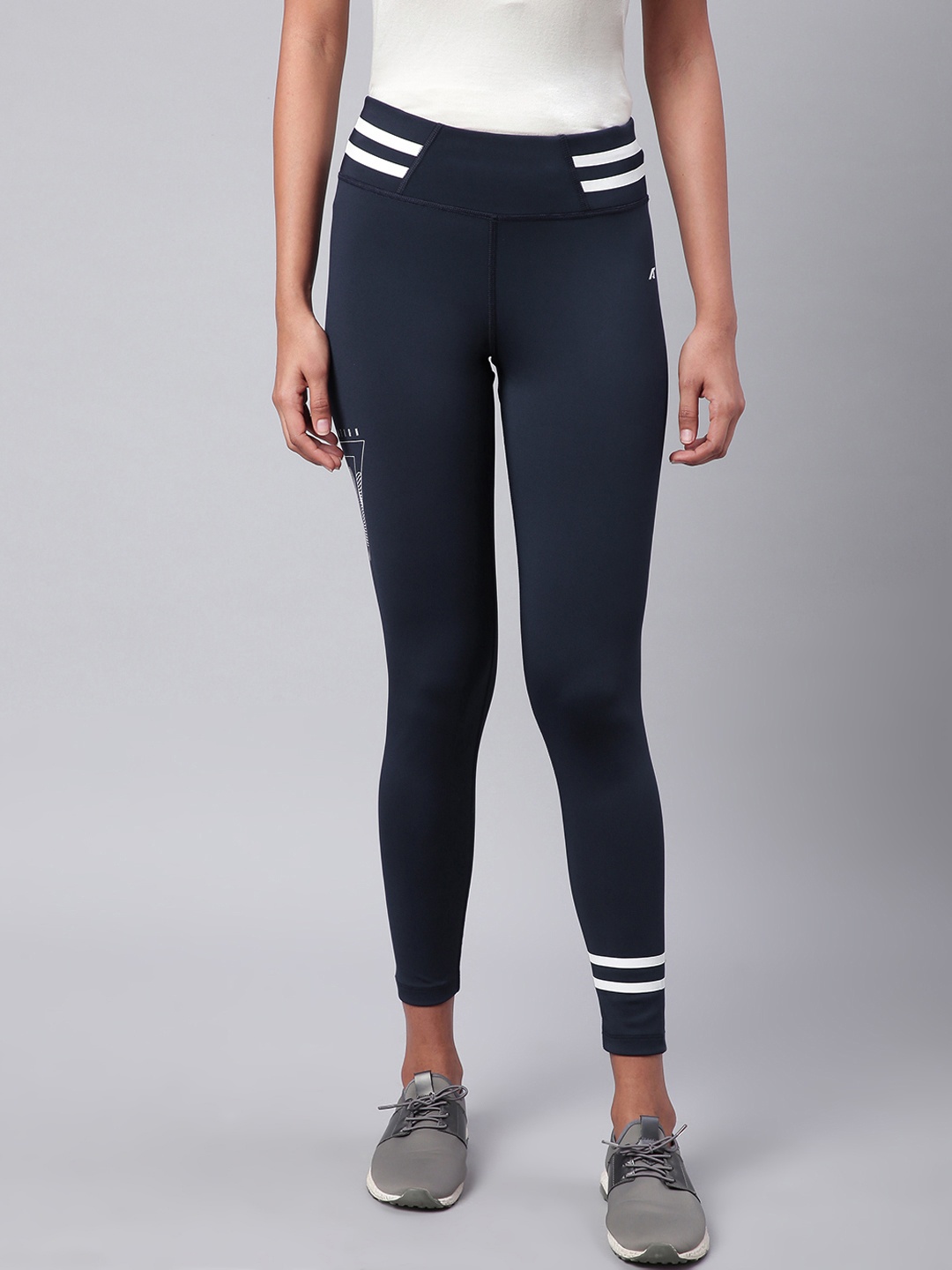 

Alcis Women Navy Blue & White Rapid Dry Solid Training Tights