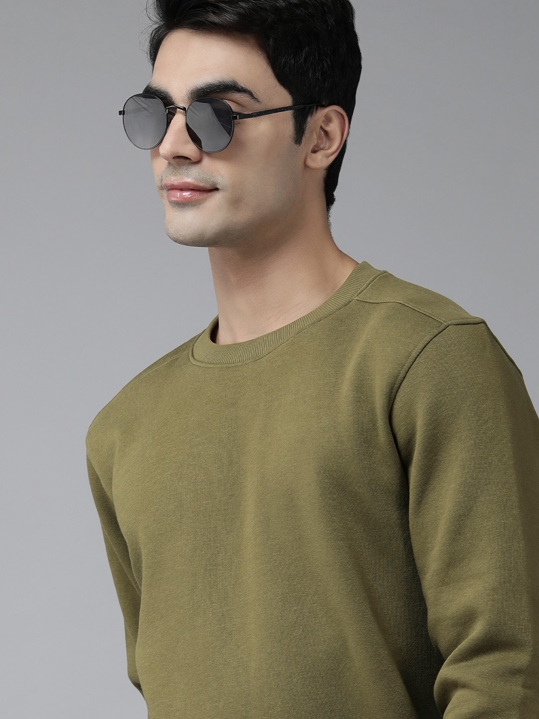 

Wildcraft Men Olive Green Solid Sweatshirt