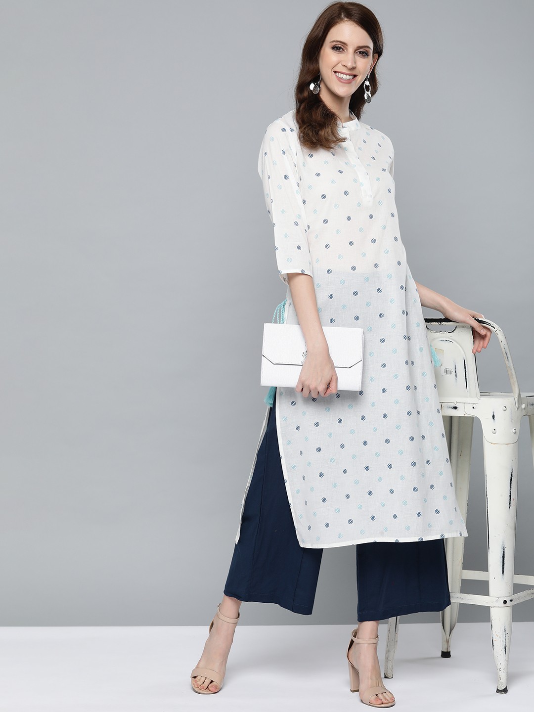 

HERE&NOW Women White & Blue Printed Straight Kurta
