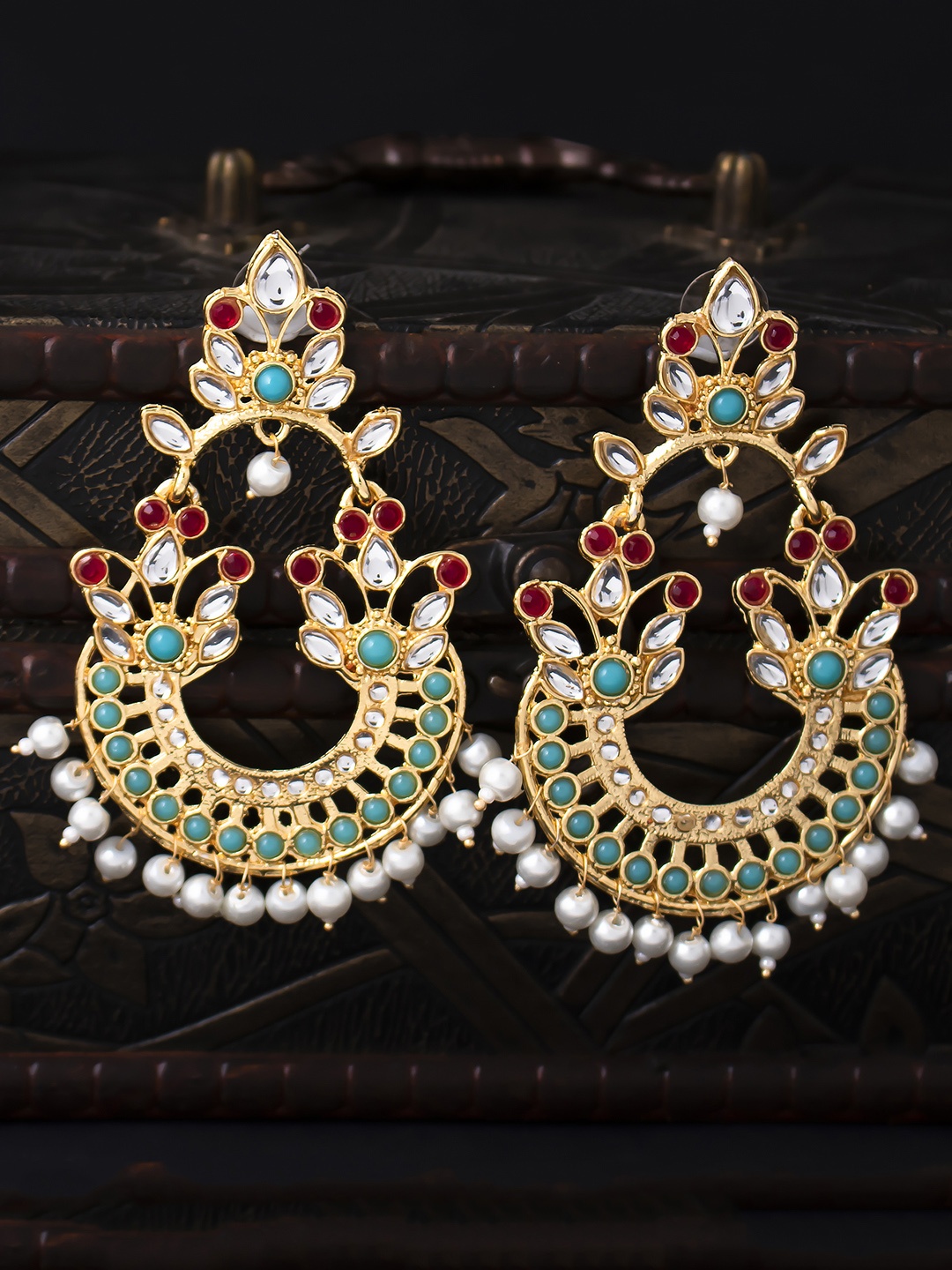 

Sukkhi Gold-Plated & Red Kundan Studded Classic Chandbalis