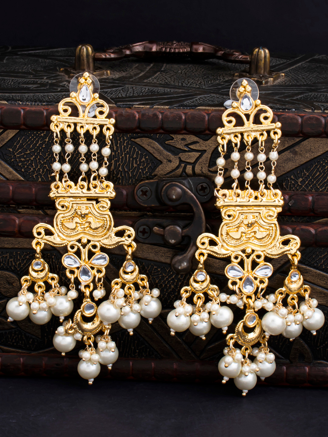 

Sukkhi Gold-Plated Contemporary Chandbalis