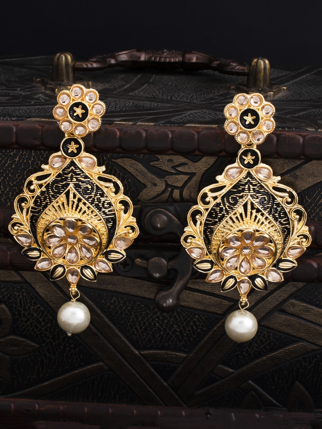 

Sukkhi Gold-Plated & Navy Blue Paisley Shaped Chandelier Chandbalis