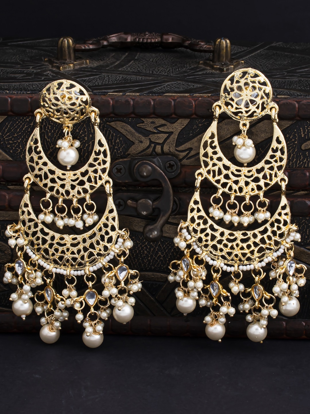 

Sukkhi Gold-Plated Crescent Shaped Chandbalis