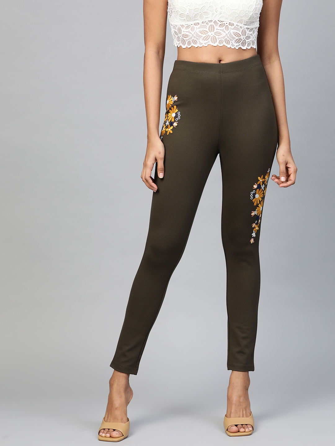 

SASSAFRAS Women Olive Green Embroidered Treggings