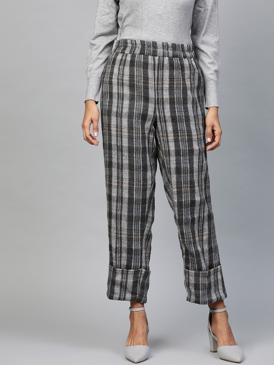 

SASSAFRAS Women Charcoal Grey & White Regular Fit Checked Cropped Trousers