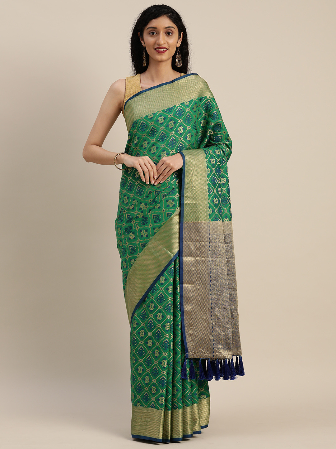 

VASTRANAND Green & Golden Silk Blend Woven Design Patola Saree