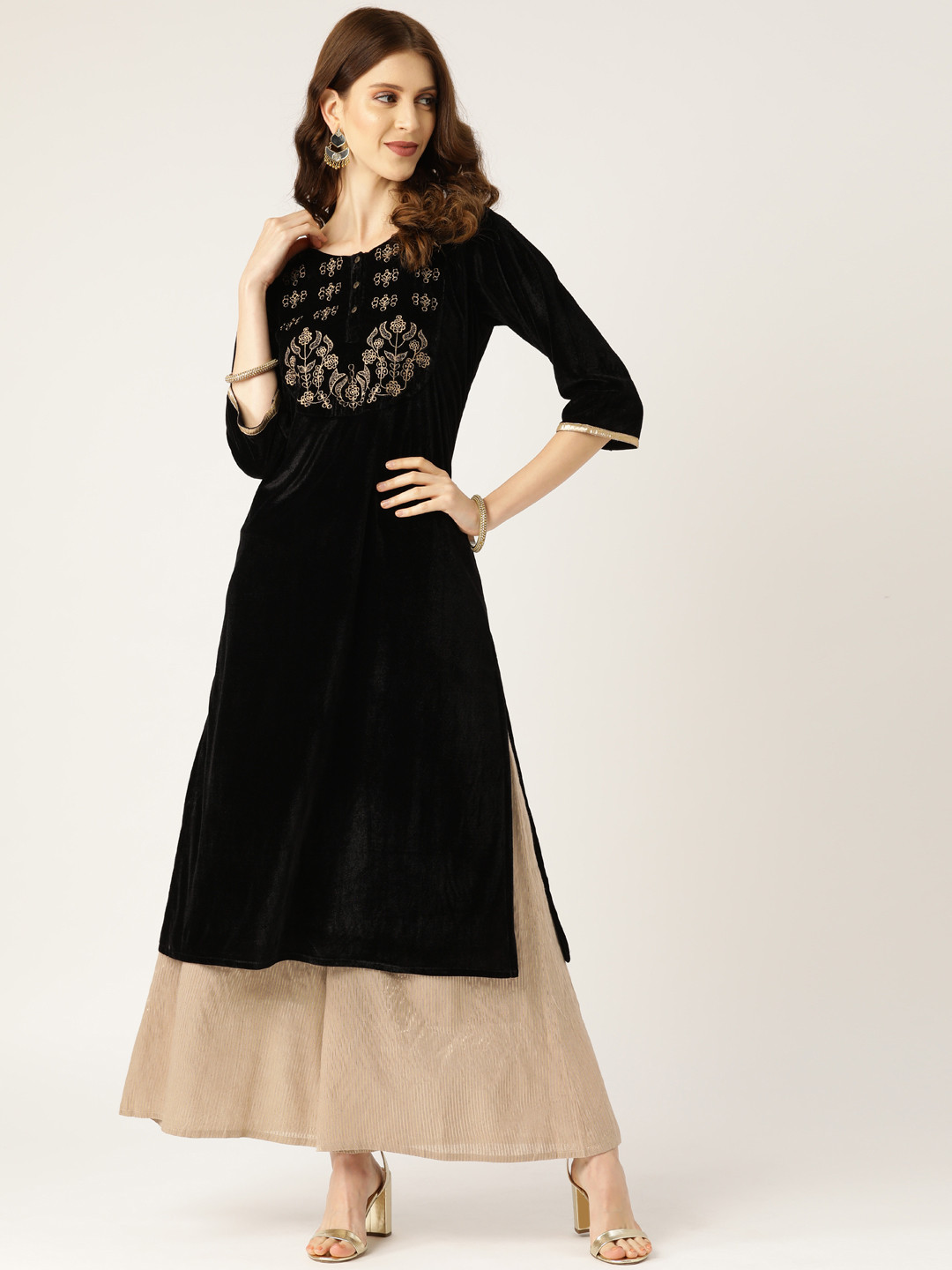 

Shae by SASSAFRAS Women Black & Golden Velvet Finish Zari Yoke Design Straight Kurta