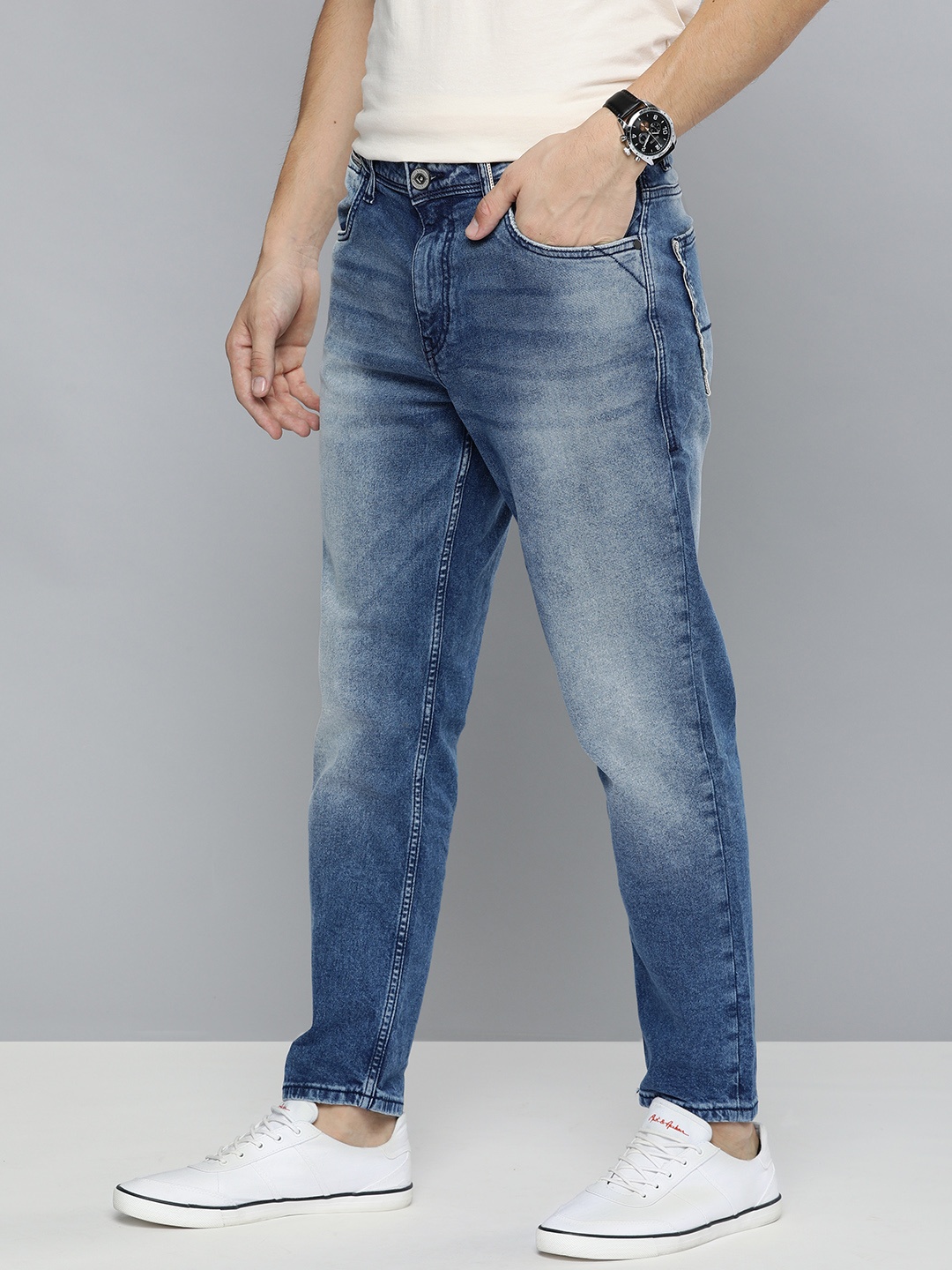 

Mast & Harbour Men Blue Regular Fit Mid-Rise Clean Look Stretchable Jeans