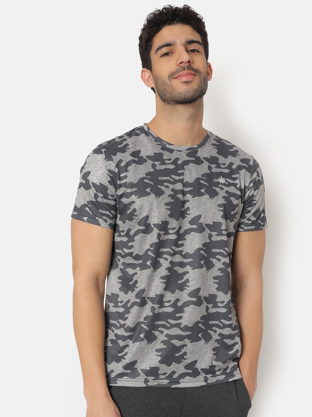 

Cultsport Men Grey & Charcoal Grey Camouflage Print T-shirt
