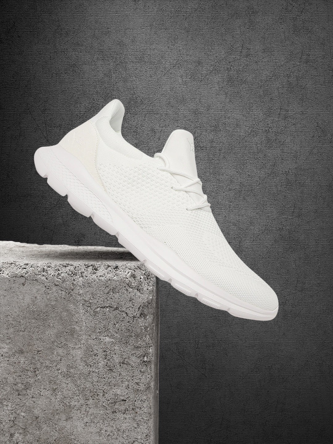 

HRX by Hrithik Roshan Men White Urban Street Athleisure Shoes