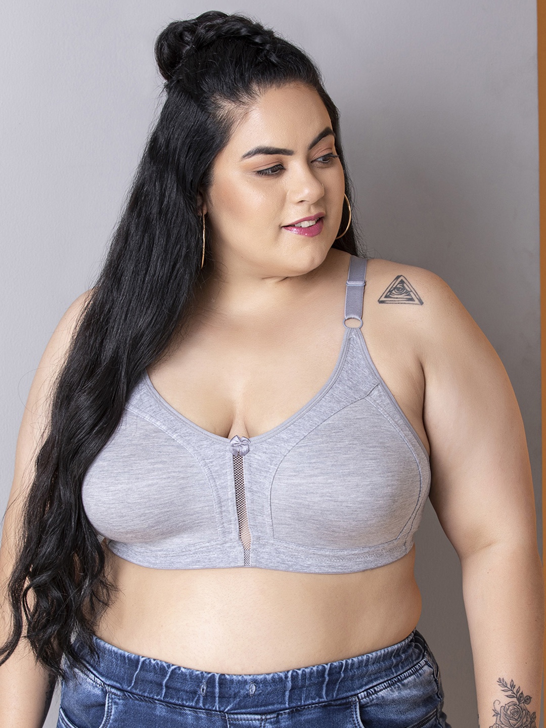 

Clovia Grey Solid Non-Wired Non Padded T-shirt Bra BR2077R0532E