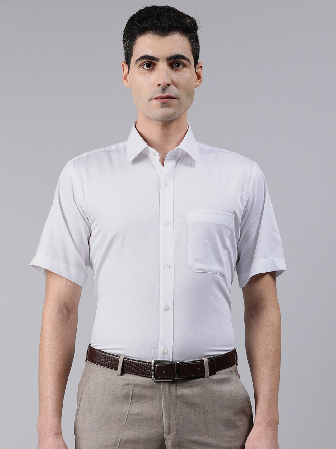 

Raymond Men White Regular Fit Solid Semiformal Shirt