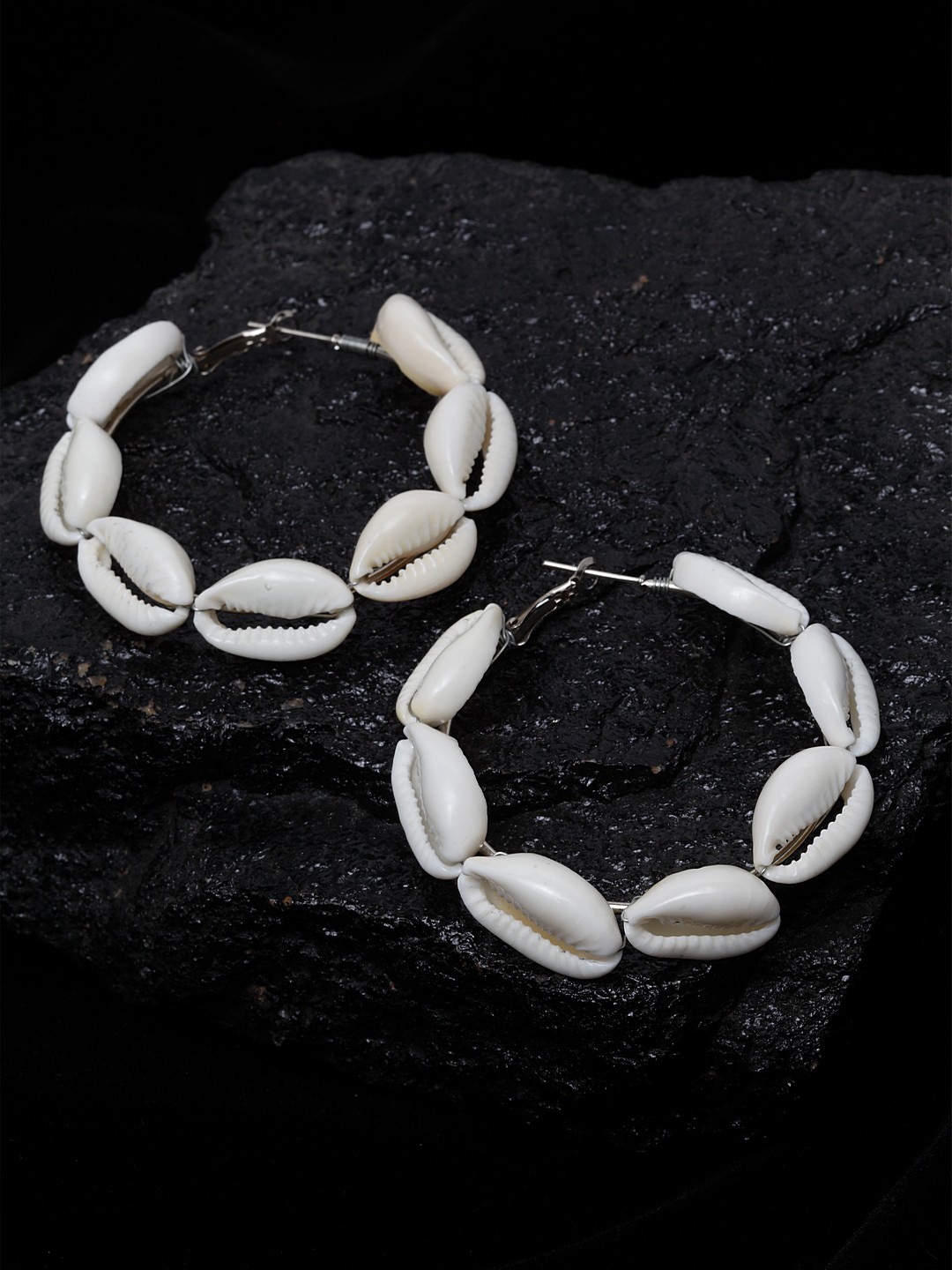 

PANASH Silver-Plated & Off-White Sea Shell Circular Hoop Earrings