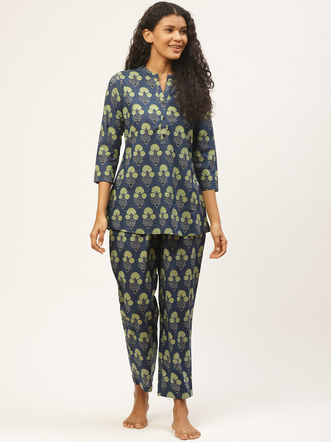 

Prakrti Women Navy Blue & Green Indigo Print Night Suit
