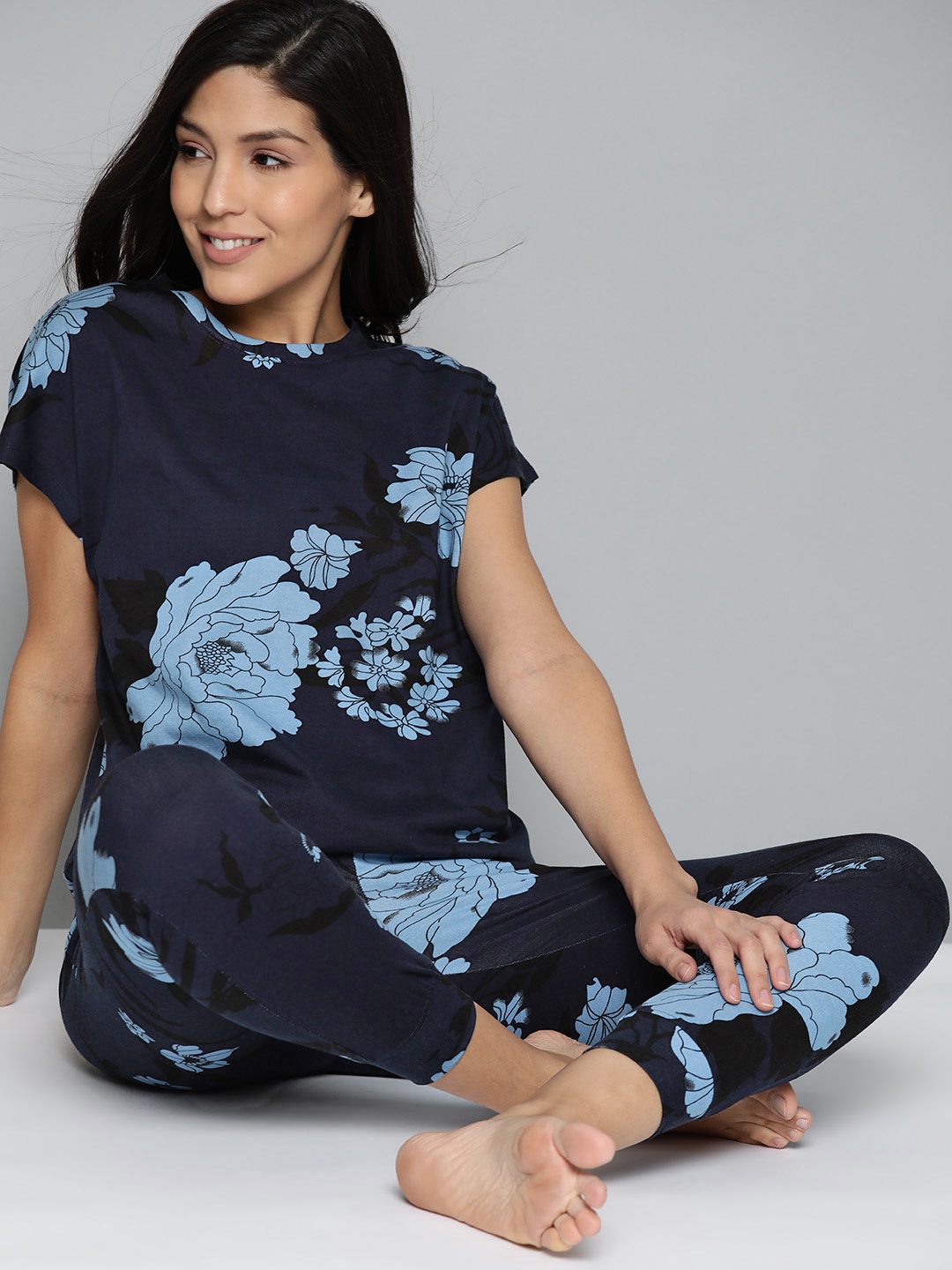 

Mast & Harbour Women Blue & Black Relaxed Fit Floral Printed Night suit