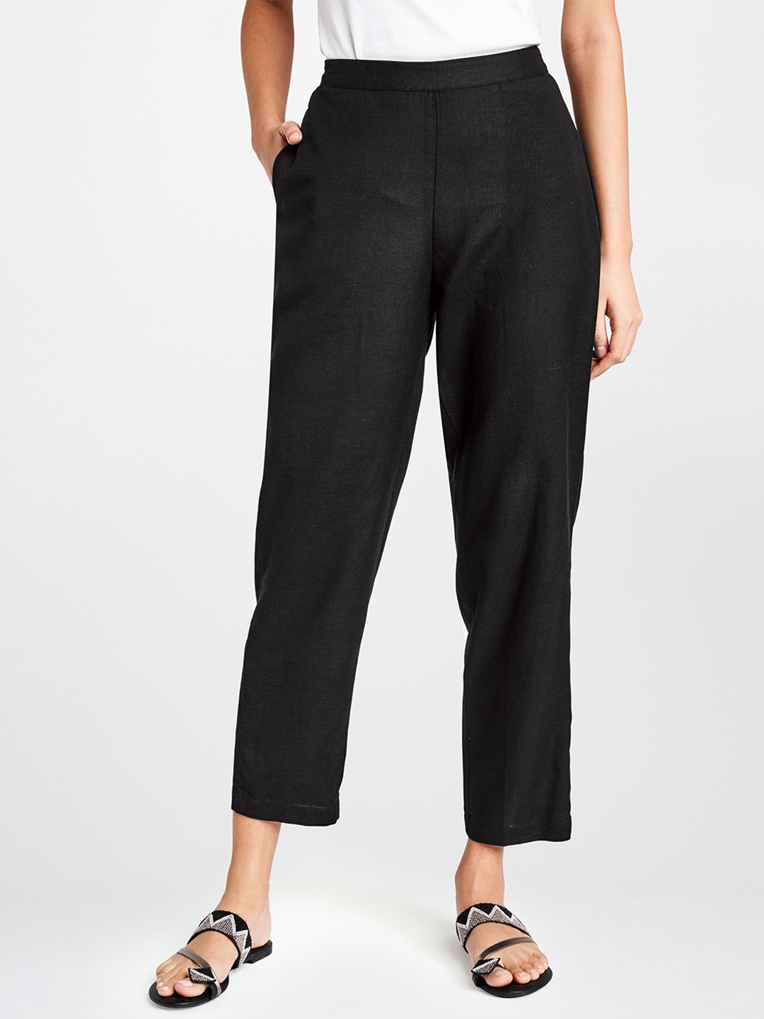 

Global Desi Women Black Solid Mid-Rise Cropped Regular Trousers