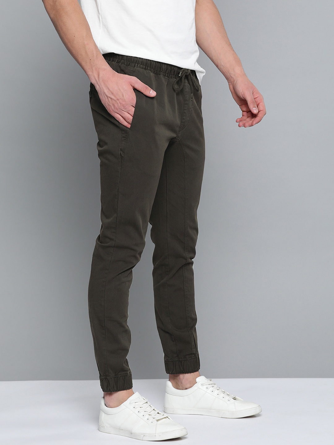 

Mast & Harbour Men Olive Green Regular Fit Solid RegularJoggers