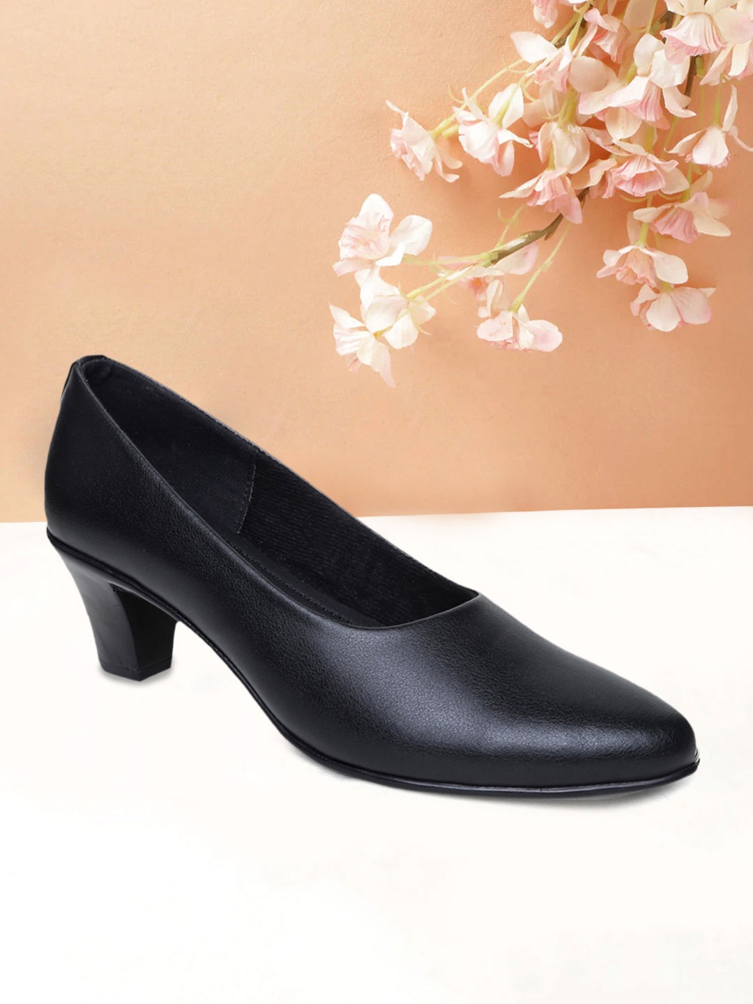 

VALIOSAA Women Black Solid Pumps