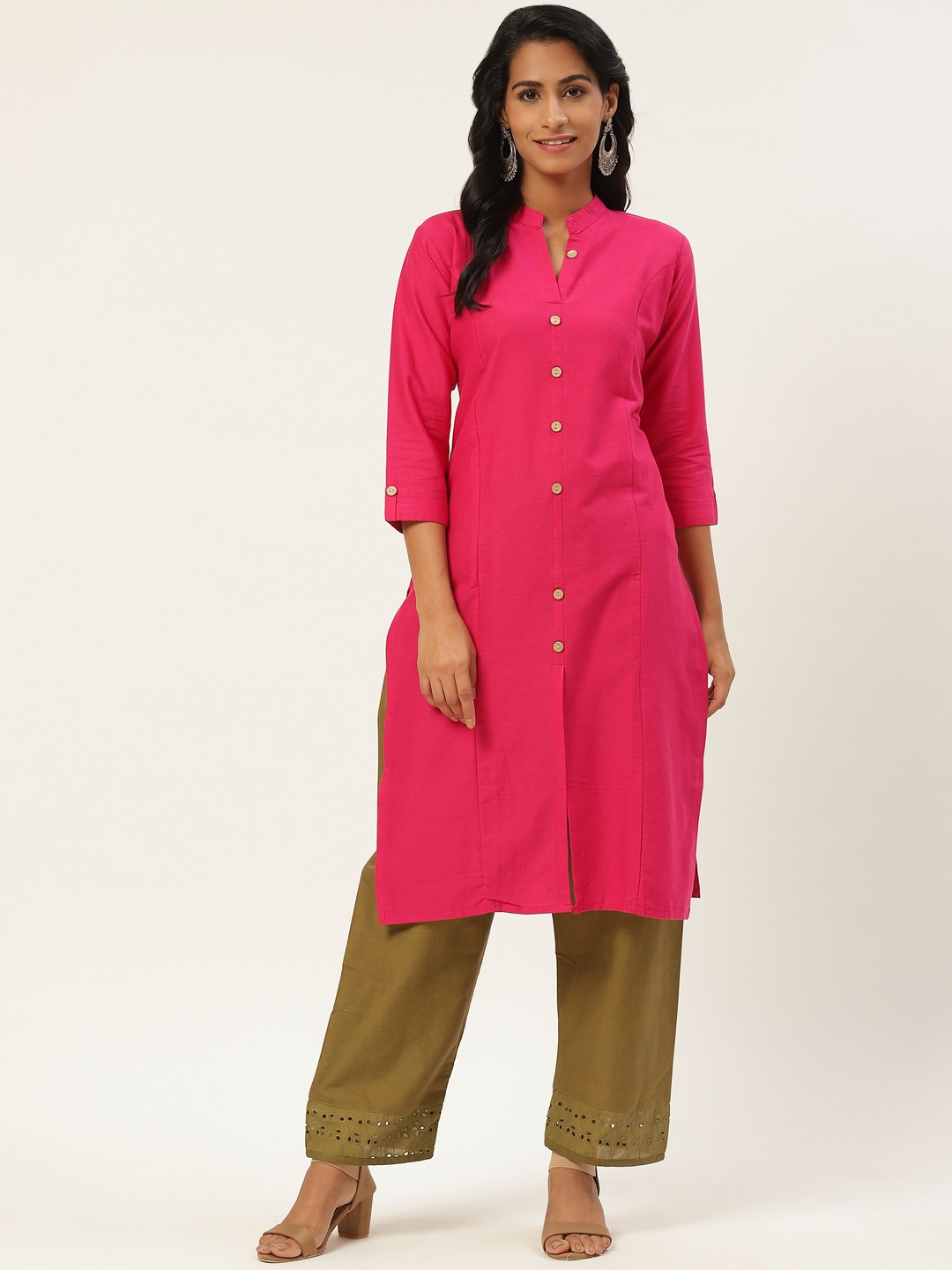 

Vastraa Fusion Women Pink Solid Straight Kurta
