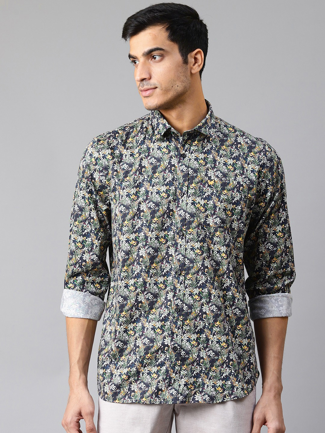 

Blackberrys Men Navy Blue & White Slim Fit Tropical Floral Print Casual Shirt
