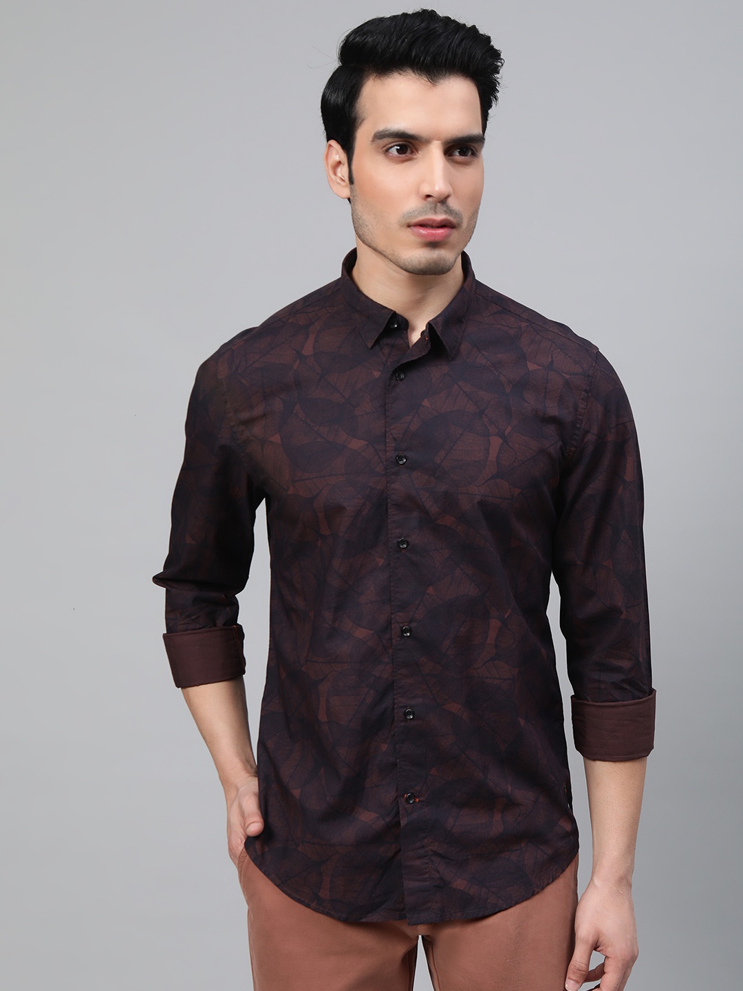 

Blackberrys Men Brown & Navy Blue Leaf Print Slim Fit Casual Shirt
