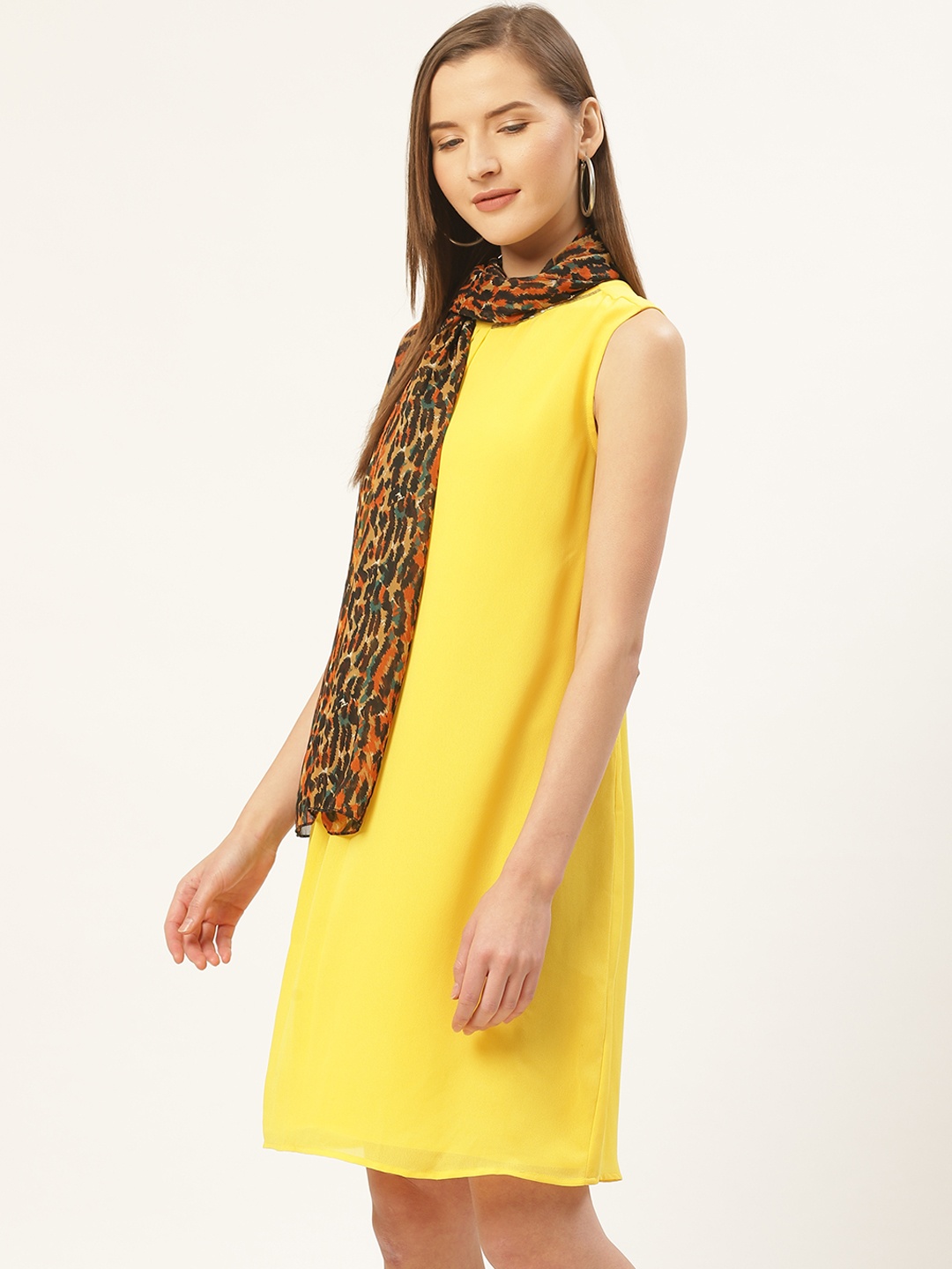 

Trend Arrest Women Charcoal Grey & Orange Leopard Printed Stole