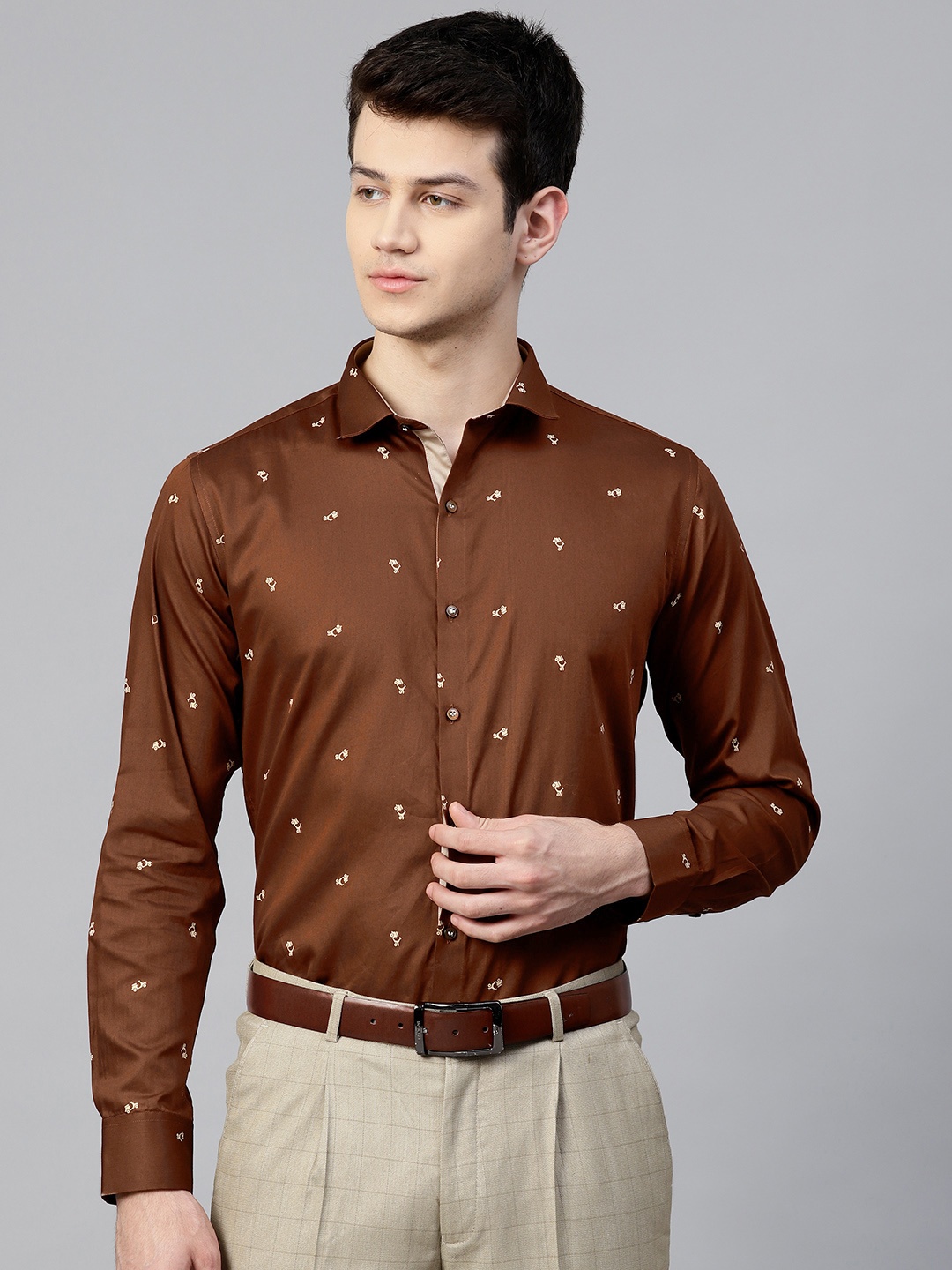 

MANQ Men Brown & Off-White Slim Fit Printed Smart Casual Shirt