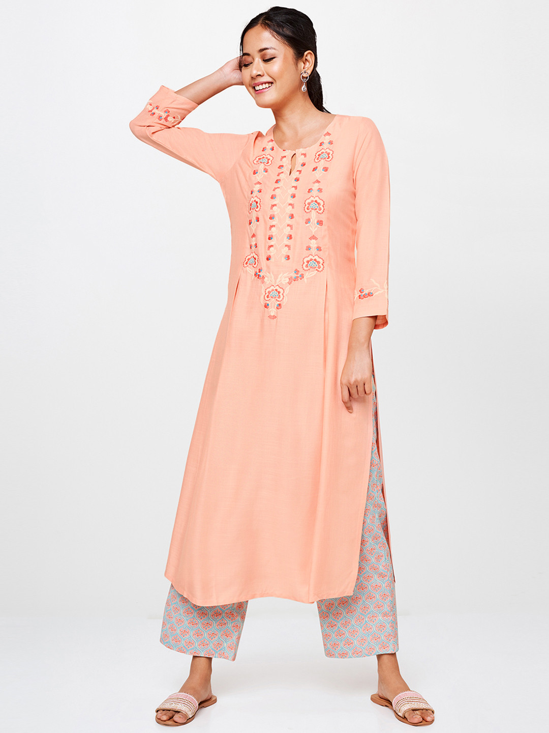 

Global Desi Women Peach-Coloured & Off-White Yoke Embroidered Straight Kurta
