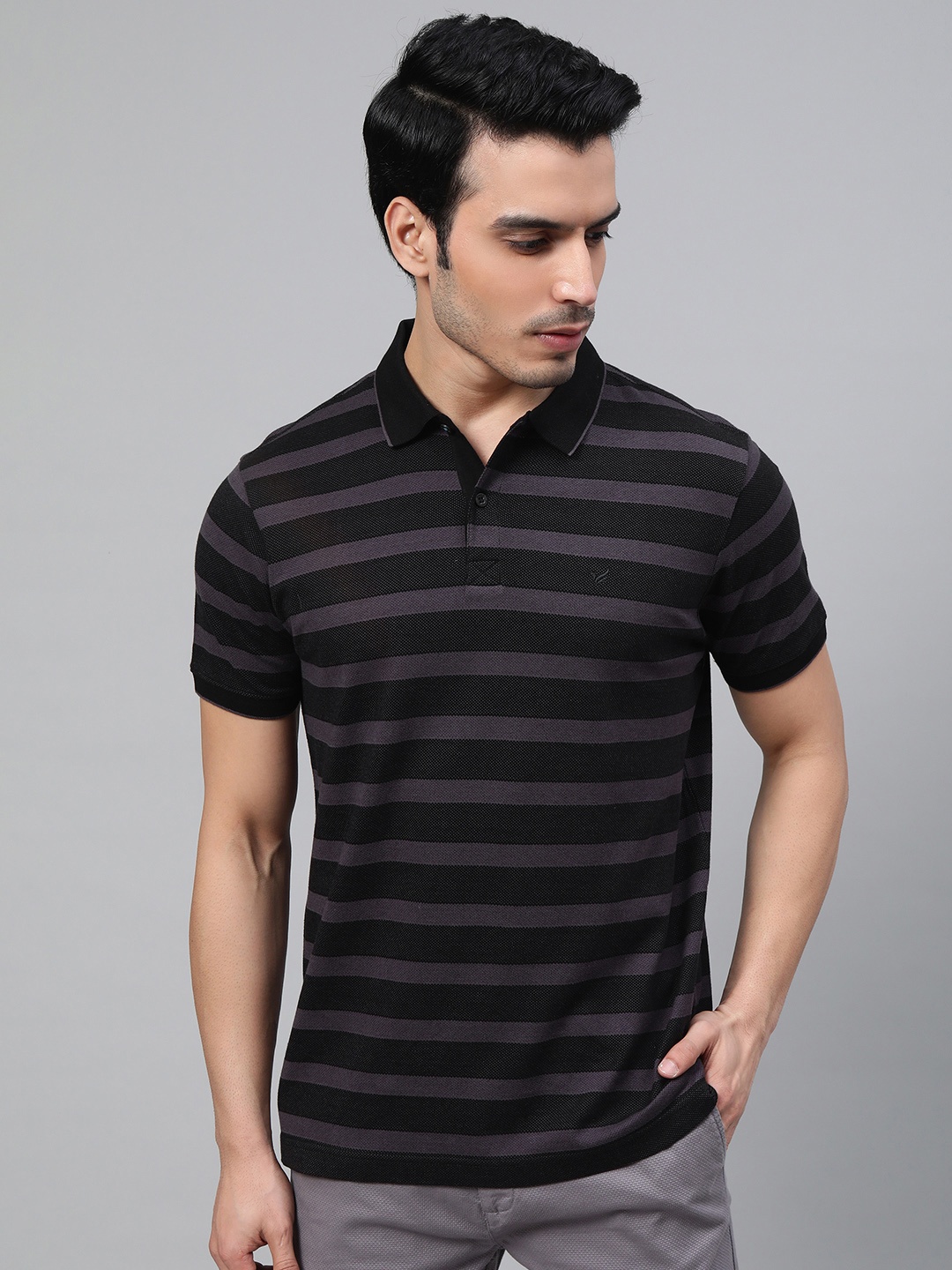 

Blackberrys Men Black Purple Striped Round Neck Pure Cotton T-shirt