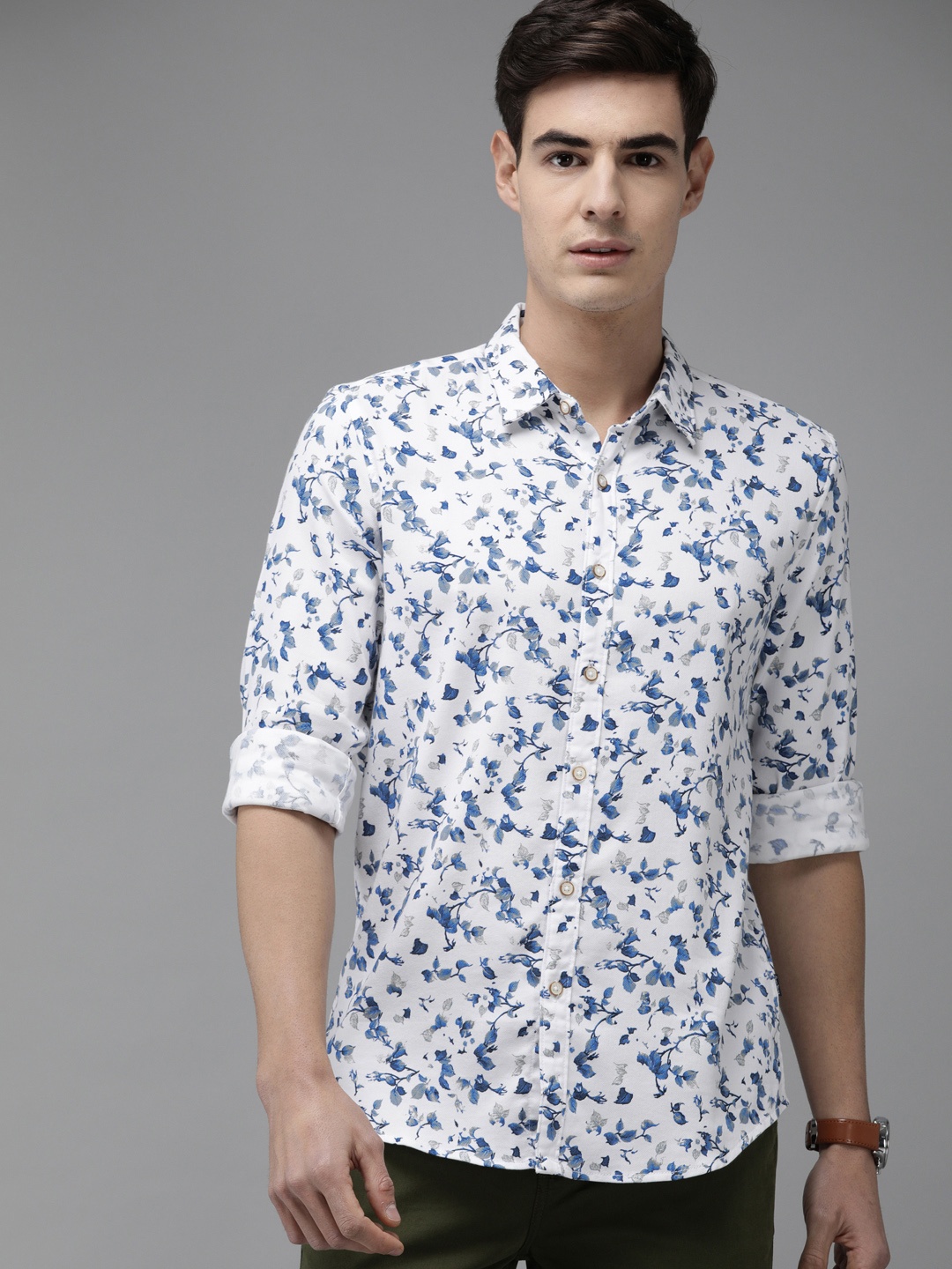 

Pepe Jeans Men White & Blue Floral Print Regular Fit Casual Shirt