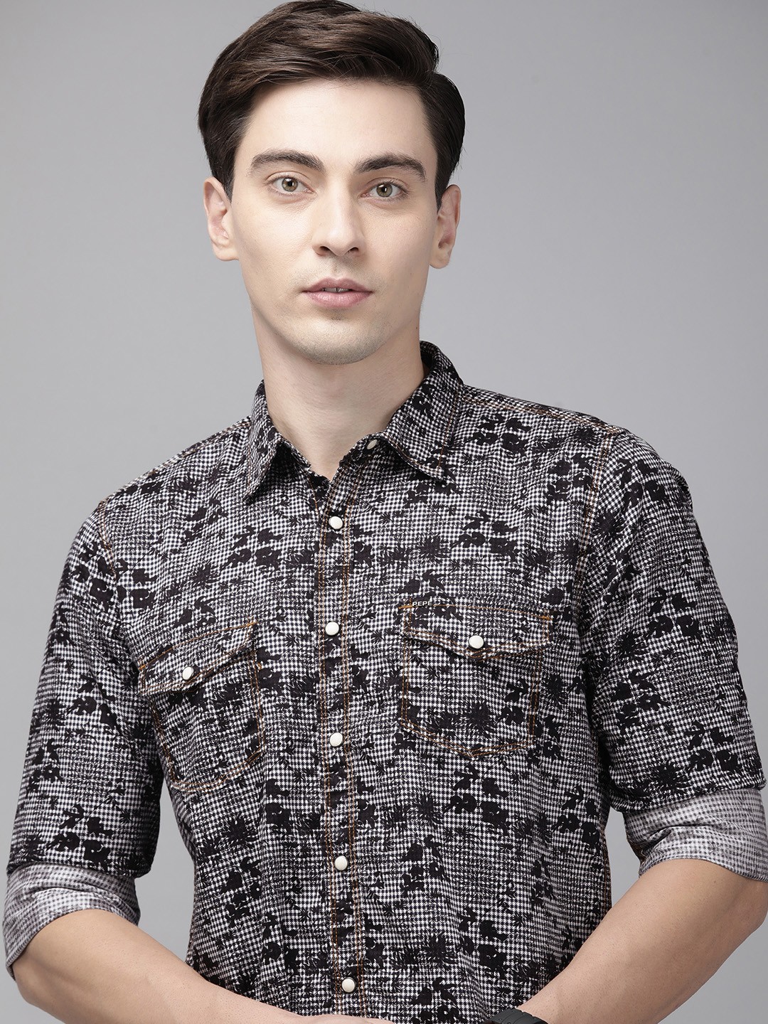 

Pepe Jeans Men White & Black Floral Printed Casual Pure Cotton Shirt