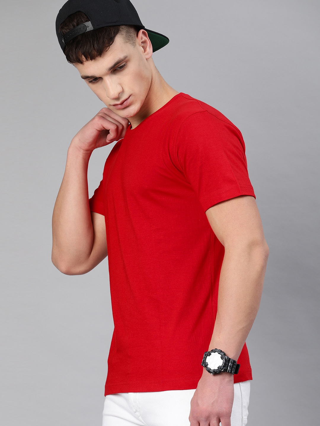 

BE AWARA Men Red Solid Round Neck T-shirt