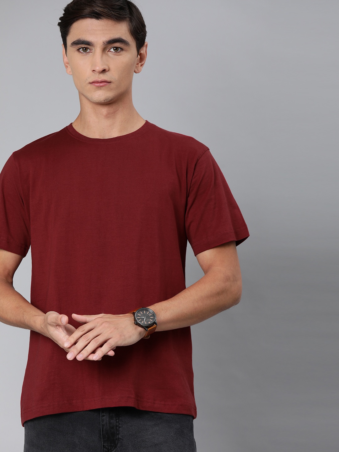 

BE AWARA Men Maroon Solid Round Neck Pure Cotton T-shirt