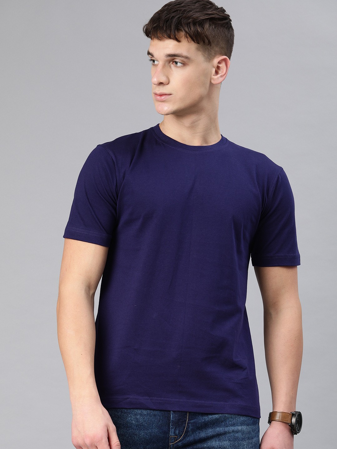 

BE AWARA Men Navy Blue Solid Round Neck Pure Cotton T-shirt