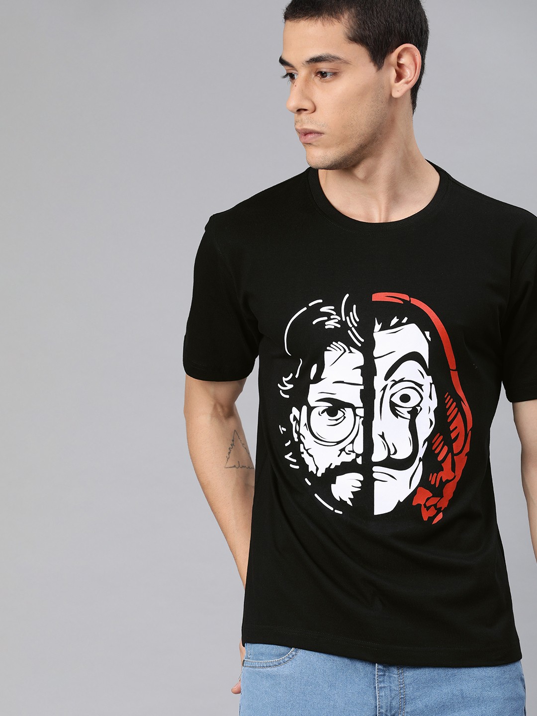 

BE AWARA Men Black Printed Round Neck Pure Cotton T-shirt