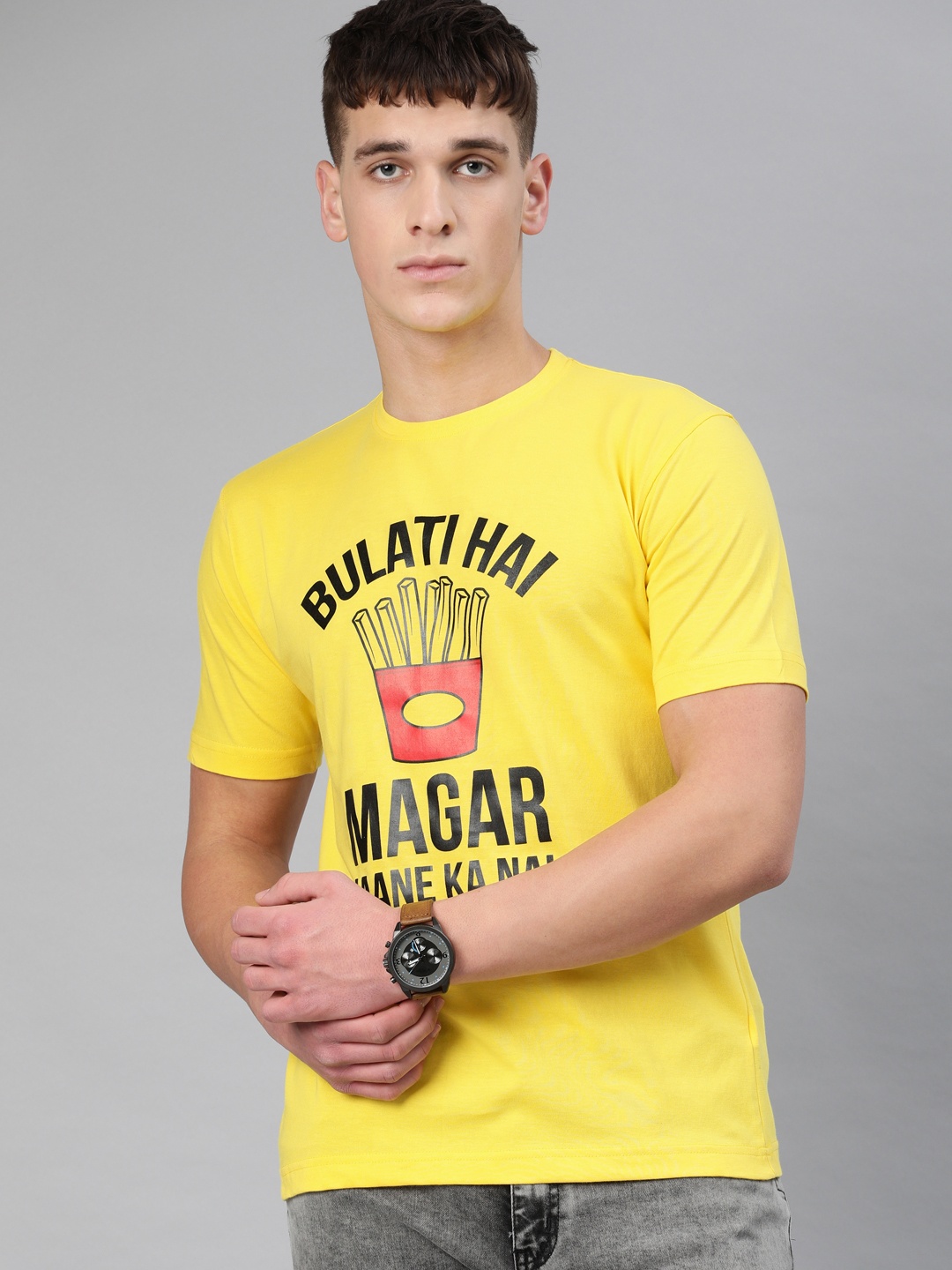 

BE AWARA Men Yellow Printed Round Neck T-shirt