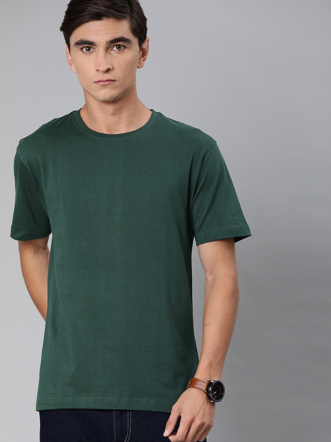 

BE AWARA Men Green Solid Round Neck Pure Cotton T-shirt