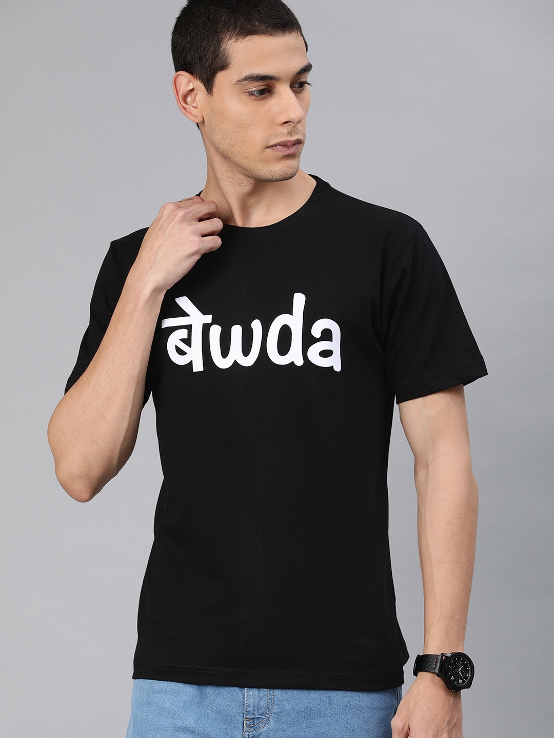 

BE AWARA Men Black Printed Round Neck Pure Cotton T-shirt